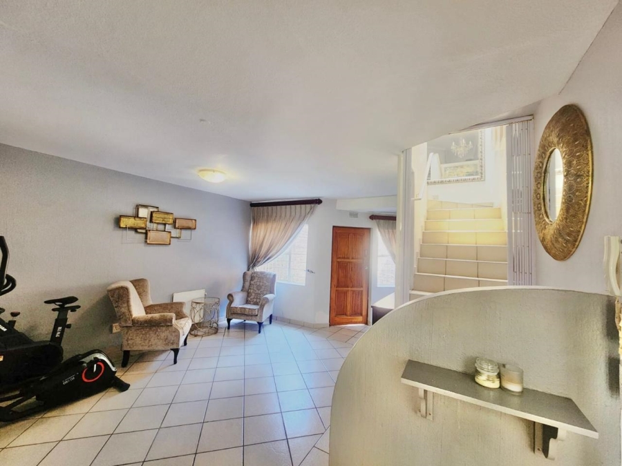 To Let 3 Bedroom Property for Rent in Robindale Gauteng