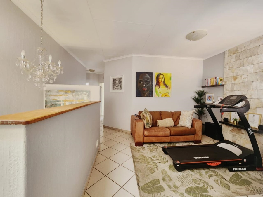 To Let 3 Bedroom Property for Rent in Robindale Gauteng