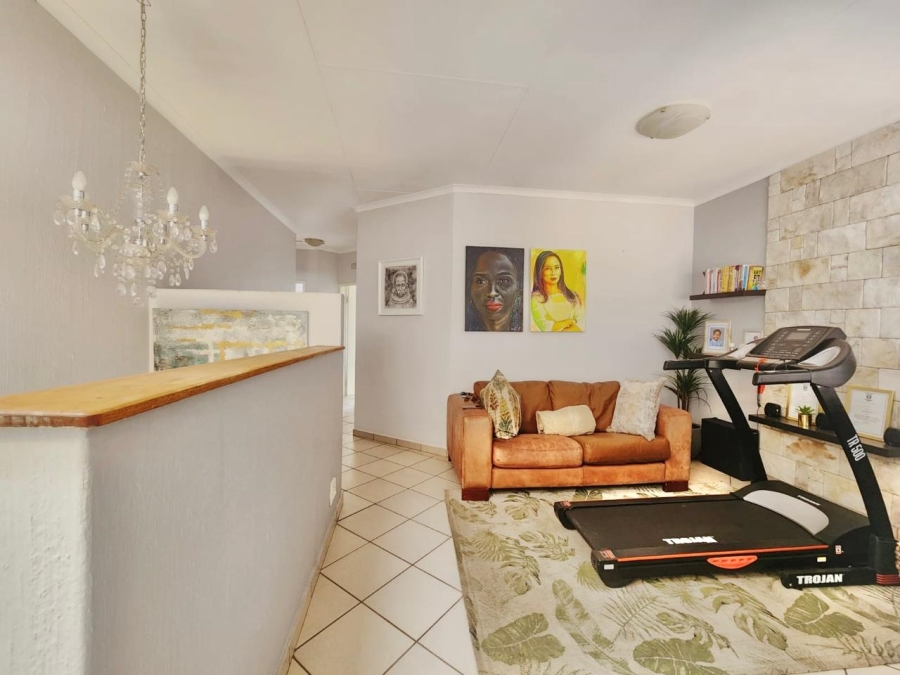 To Let 3 Bedroom Property for Rent in Robindale Gauteng