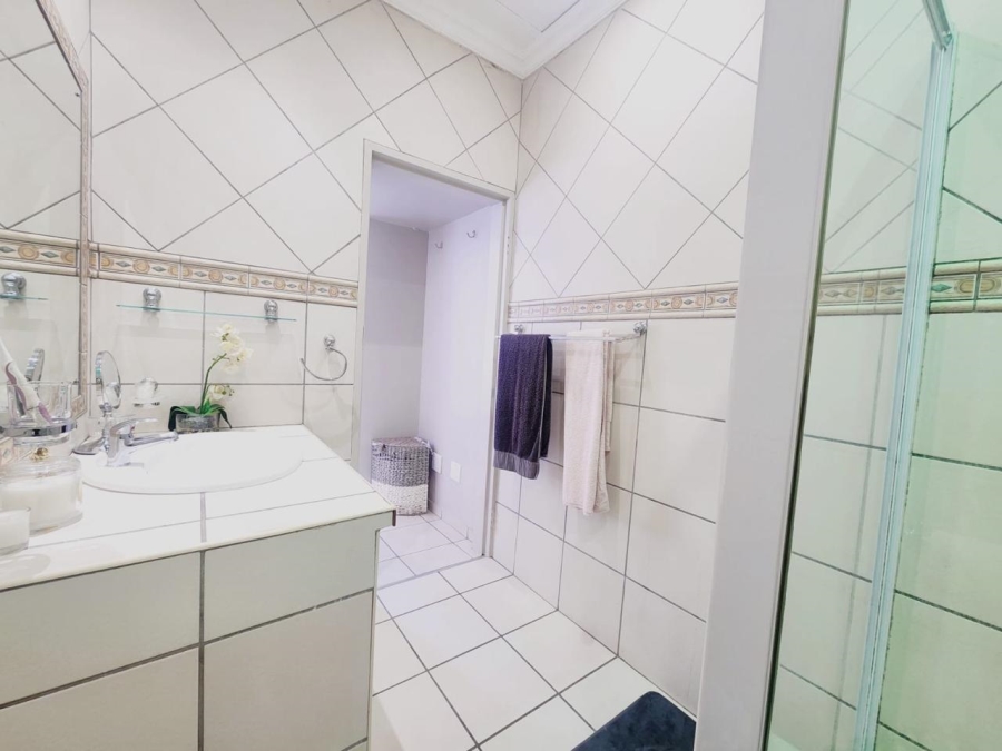 To Let 3 Bedroom Property for Rent in Robindale Gauteng