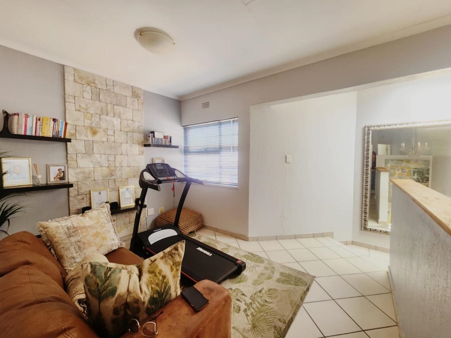 To Let 3 Bedroom Property for Rent in Robindale Gauteng