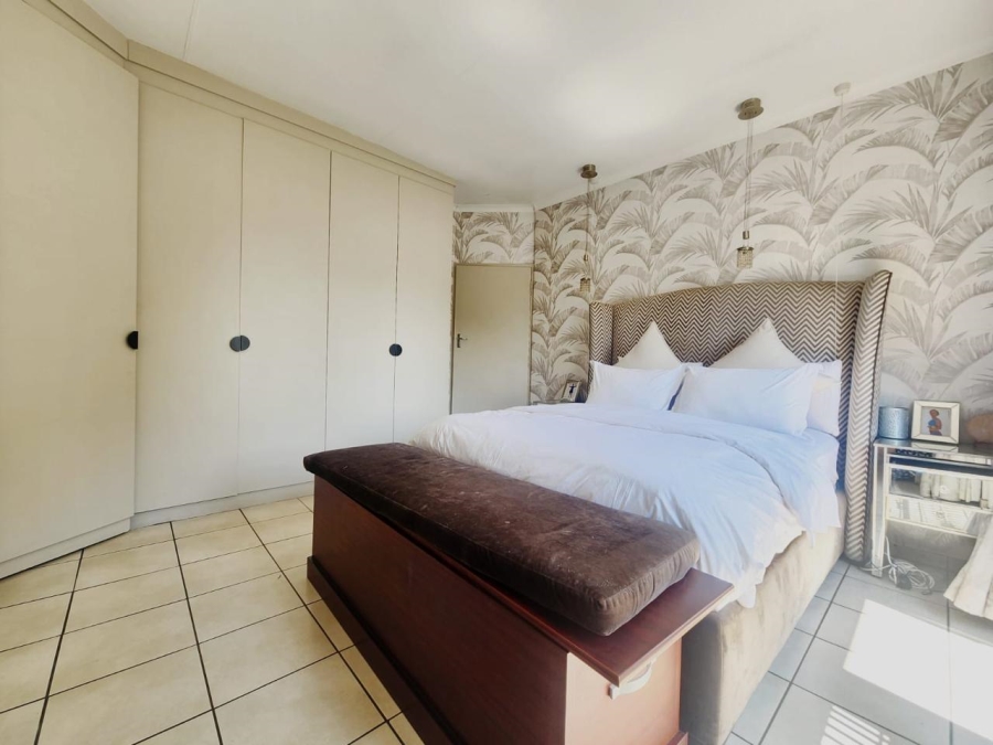 To Let 3 Bedroom Property for Rent in Robindale Gauteng