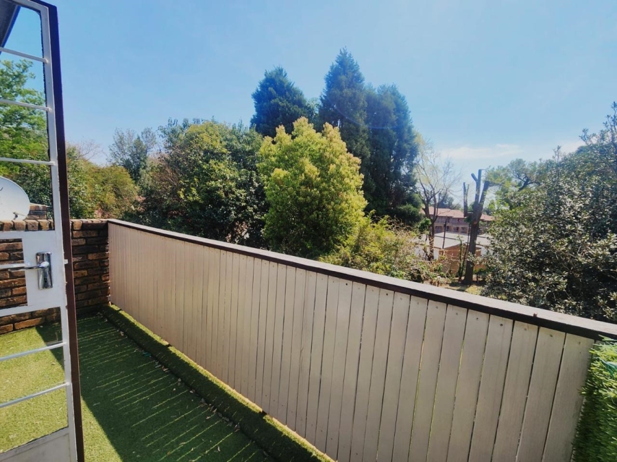 To Let 3 Bedroom Property for Rent in Robindale Gauteng