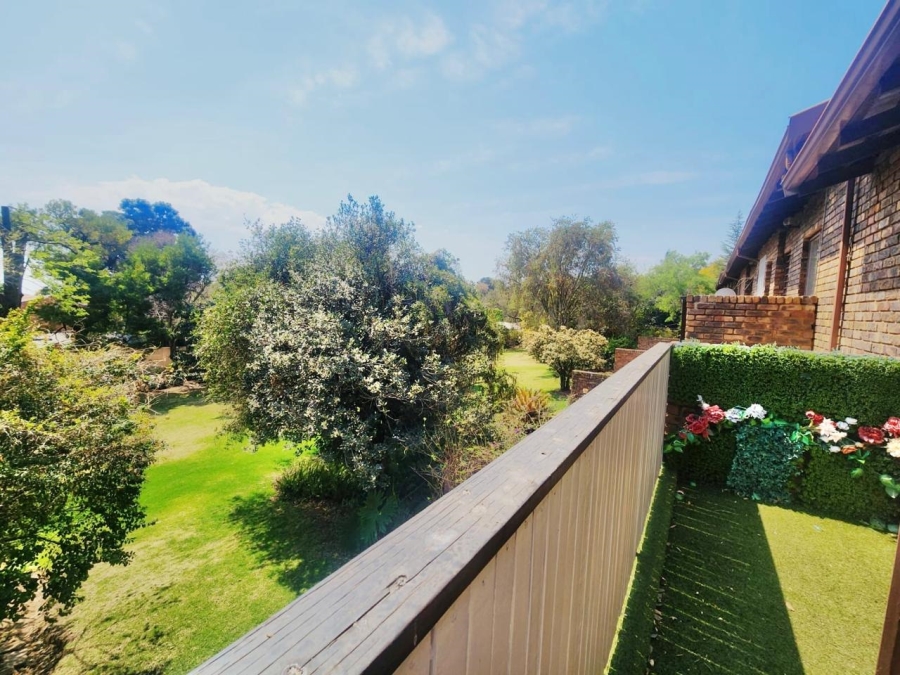To Let 3 Bedroom Property for Rent in Robindale Gauteng