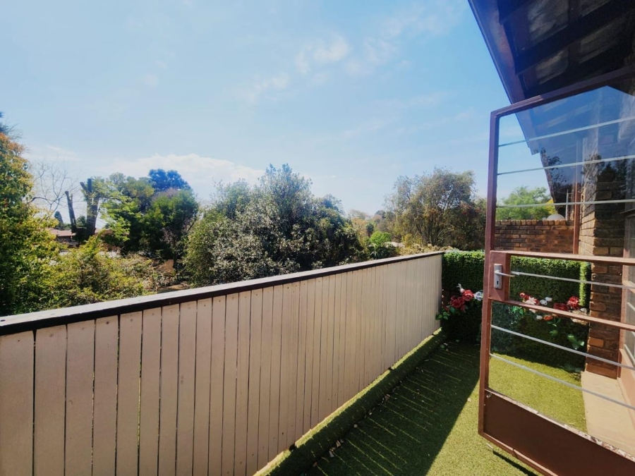 To Let 3 Bedroom Property for Rent in Robindale Gauteng