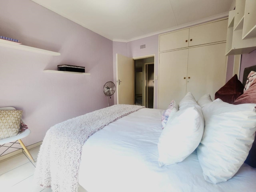 To Let 3 Bedroom Property for Rent in Robindale Gauteng