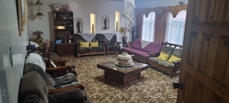 5 Bedroom Property for Sale in Danville Gauteng