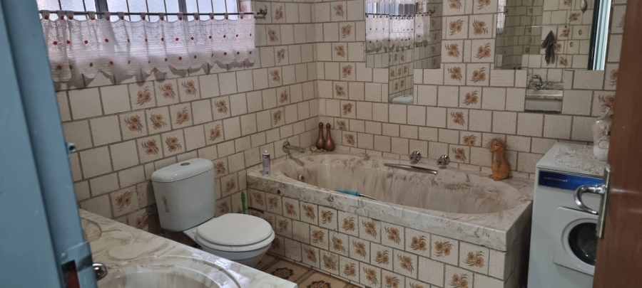 5 Bedroom Property for Sale in Danville Gauteng