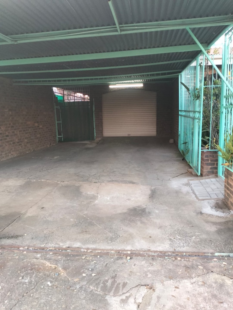 5 Bedroom Property for Sale in Danville Gauteng