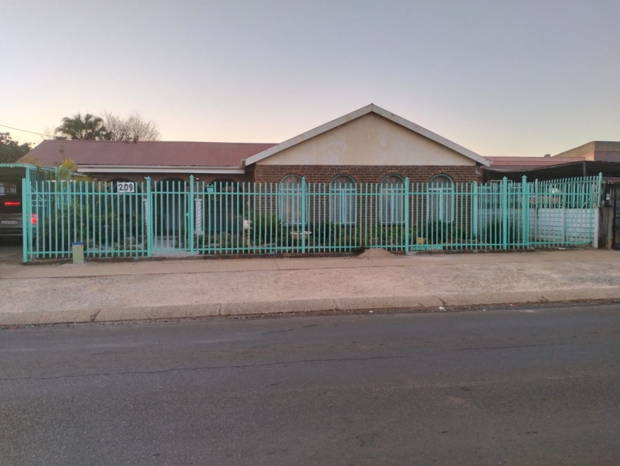 5 Bedroom Property for Sale in Danville Gauteng