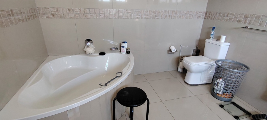 4 Bedroom Property for Sale in Eldo Village Estate Gauteng