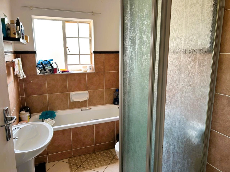 To Let 2 Bedroom Property for Rent in Faerie Glen Gauteng