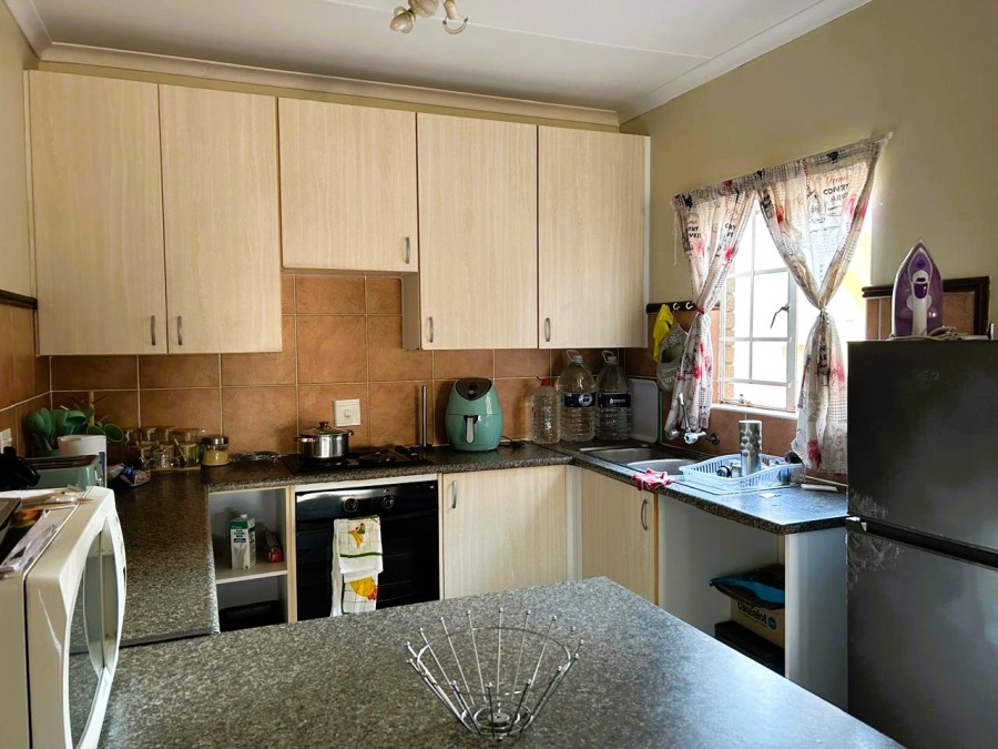 To Let 2 Bedroom Property for Rent in Faerie Glen Gauteng