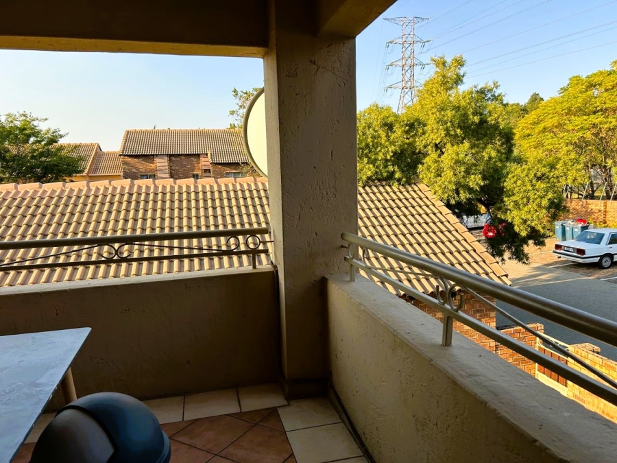 To Let 2 Bedroom Property for Rent in Faerie Glen Gauteng