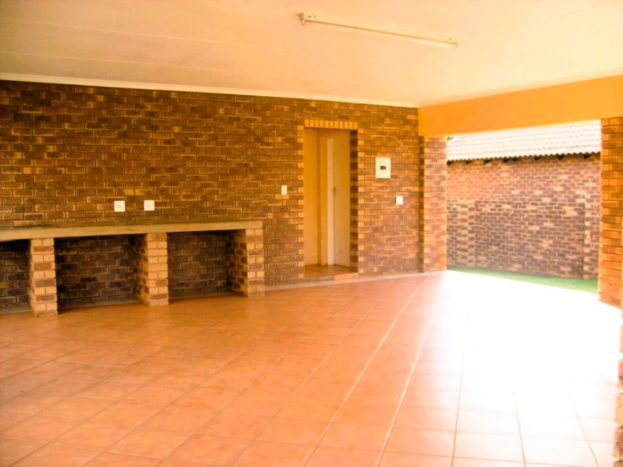 To Let 2 Bedroom Property for Rent in Faerie Glen Gauteng