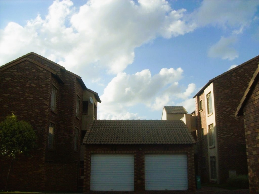 To Let 2 Bedroom Property for Rent in Faerie Glen Gauteng