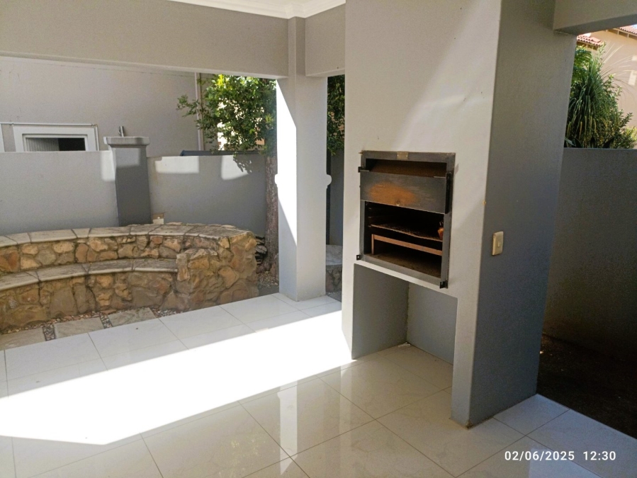 To Let 4 Bedroom Property for Rent in Broadacres Gauteng