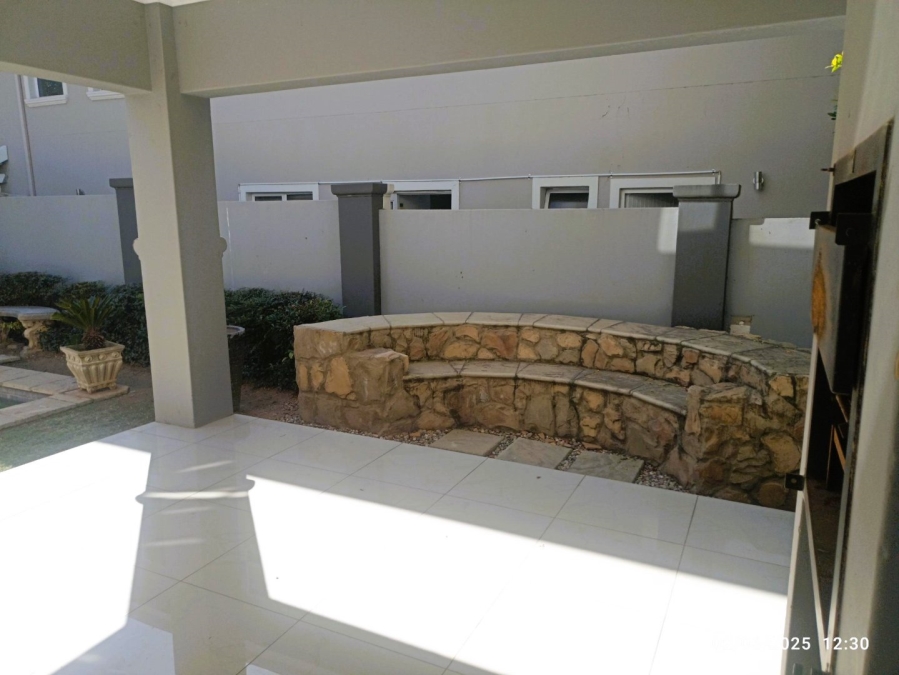 To Let 4 Bedroom Property for Rent in Broadacres Gauteng