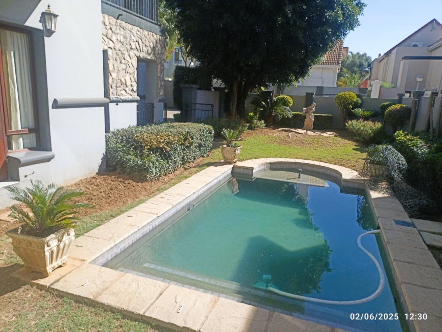 To Let 4 Bedroom Property for Rent in Broadacres Gauteng