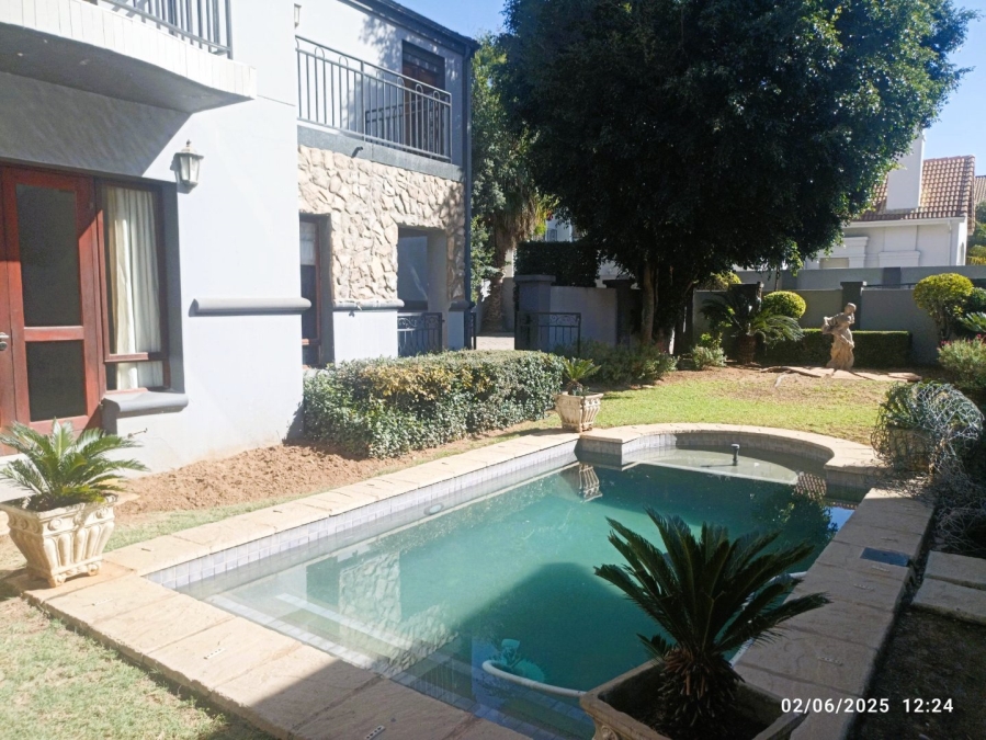 To Let 4 Bedroom Property for Rent in Broadacres Gauteng
