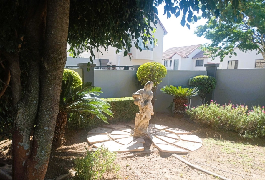 To Let 4 Bedroom Property for Rent in Broadacres Gauteng