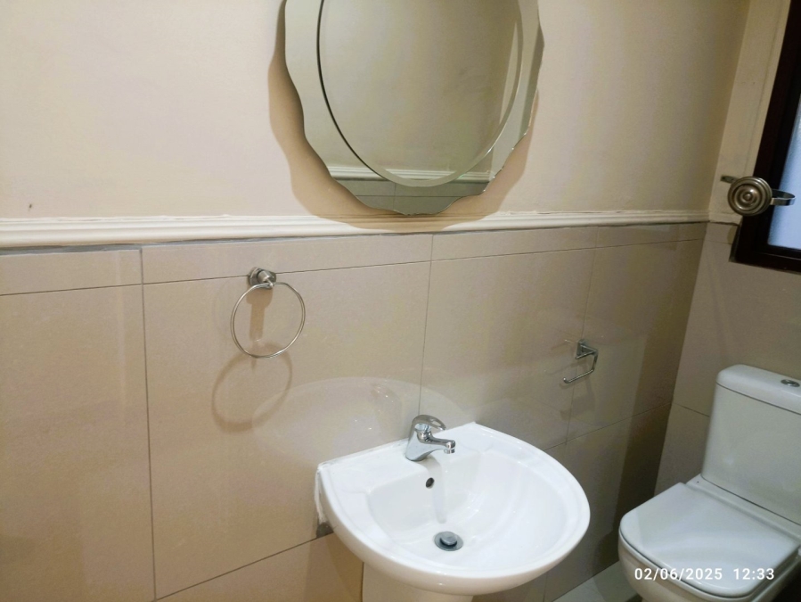 To Let 4 Bedroom Property for Rent in Broadacres Gauteng