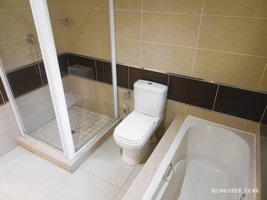 To Let 4 Bedroom Property for Rent in Broadacres Gauteng