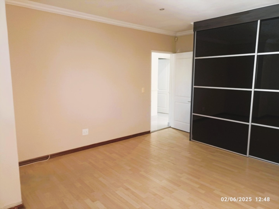 To Let 4 Bedroom Property for Rent in Broadacres Gauteng