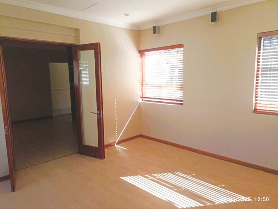 To Let 4 Bedroom Property for Rent in Broadacres Gauteng