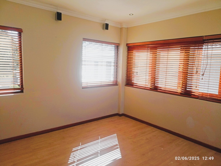 To Let 4 Bedroom Property for Rent in Broadacres Gauteng