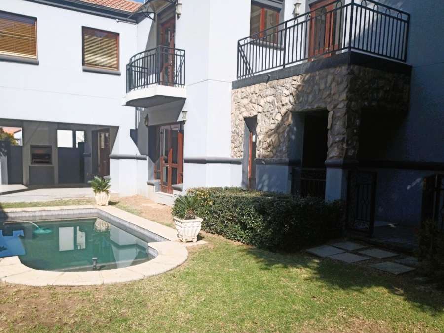 To Let 4 Bedroom Property for Rent in Broadacres Gauteng