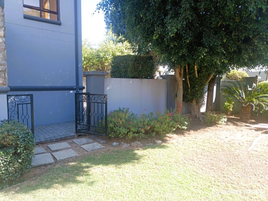To Let 4 Bedroom Property for Rent in Broadacres Gauteng