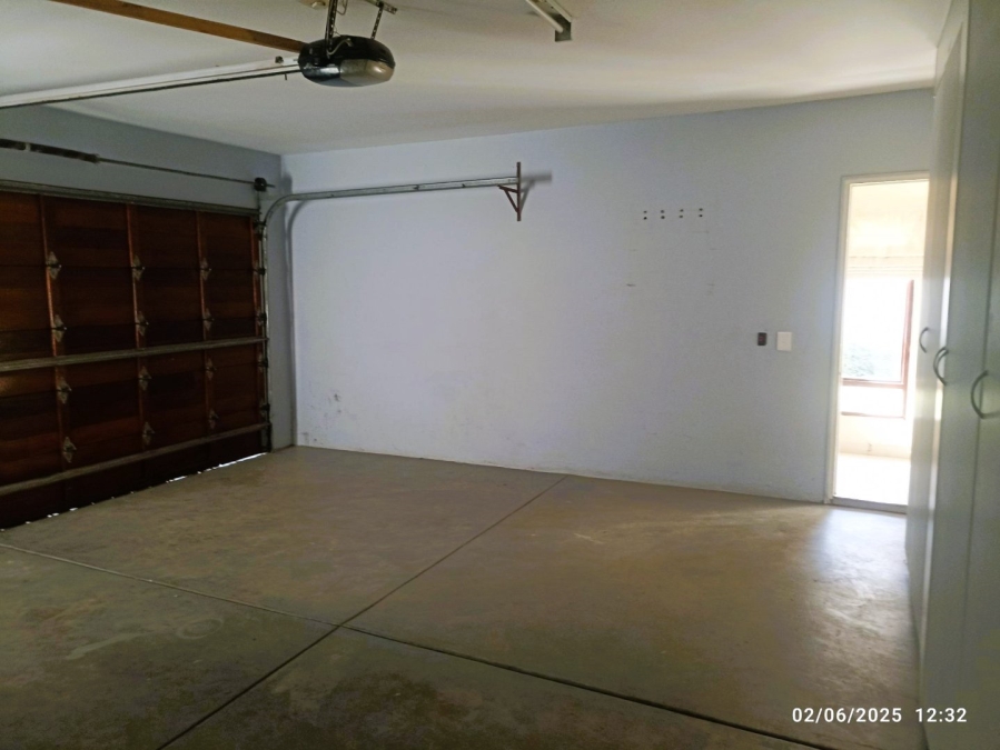 To Let 4 Bedroom Property for Rent in Broadacres Gauteng