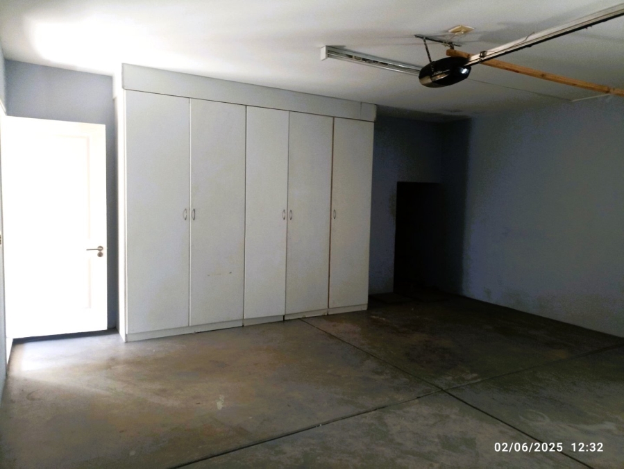 To Let 4 Bedroom Property for Rent in Broadacres Gauteng