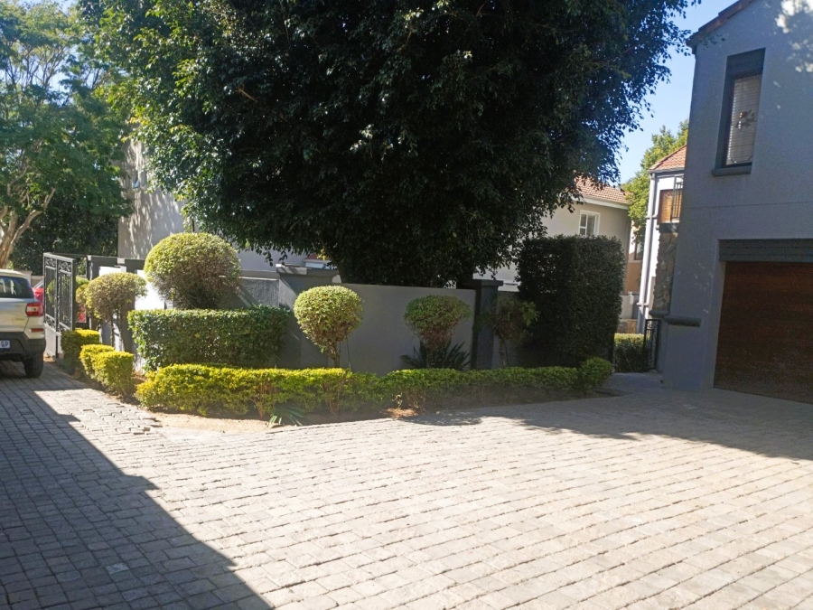 To Let 4 Bedroom Property for Rent in Broadacres Gauteng