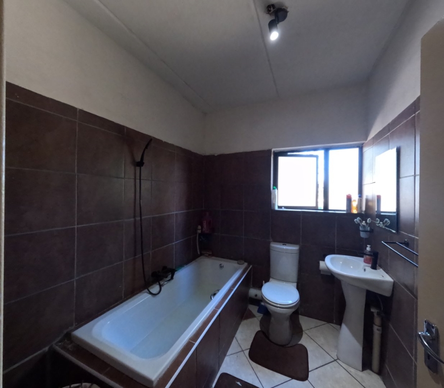 2 Bedroom Property for Sale in Klippoortje Gauteng