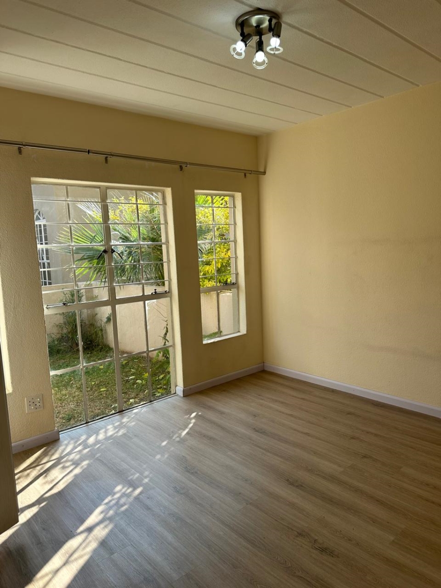 To Let 2 Bedroom Property for Rent in Houghton Estate Gauteng