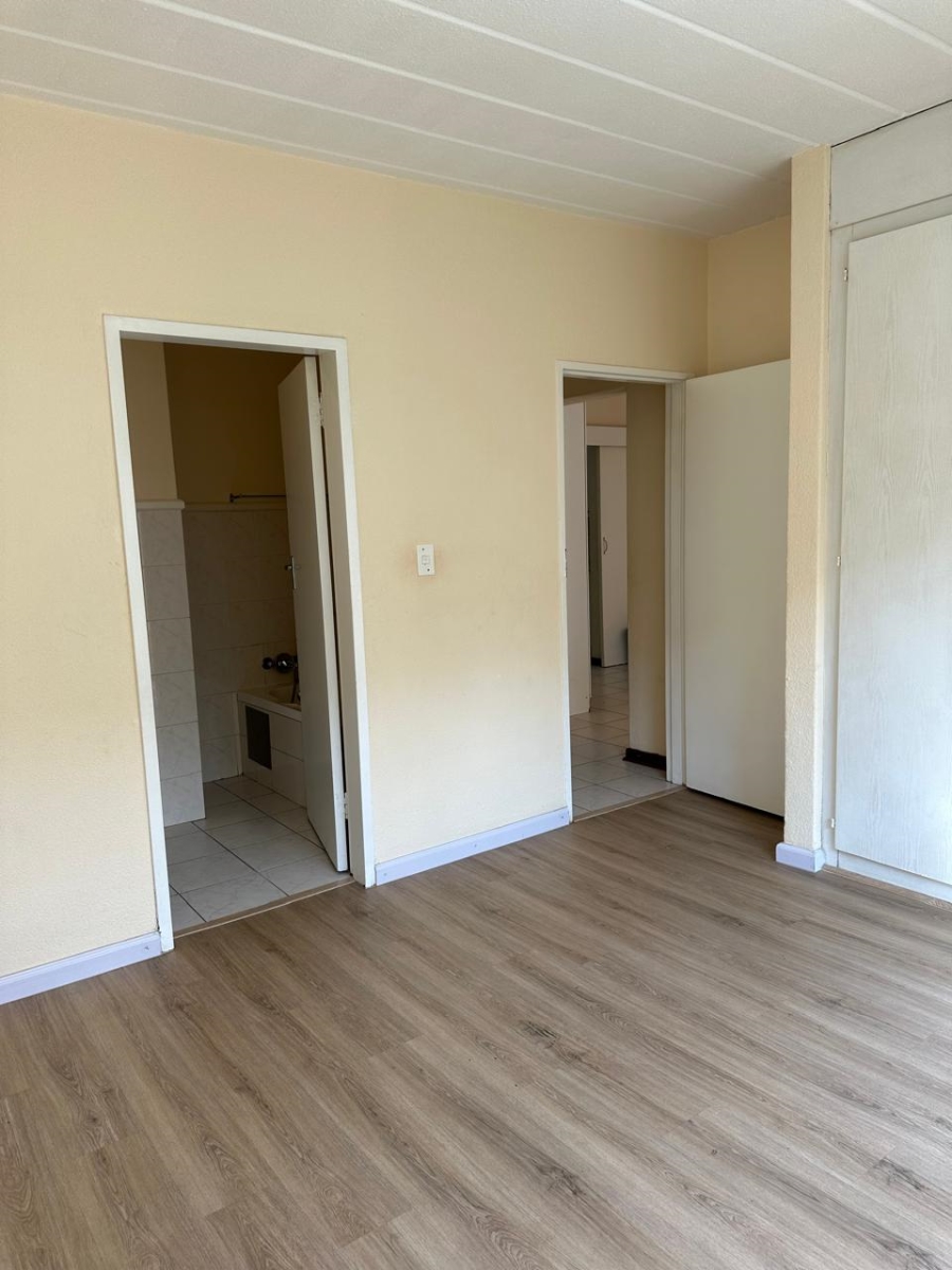 To Let 2 Bedroom Property for Rent in Houghton Estate Gauteng