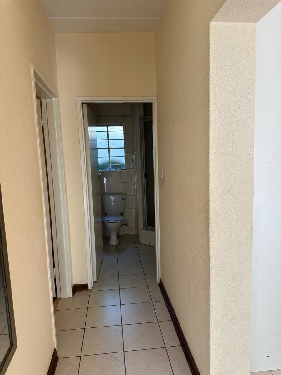 To Let 2 Bedroom Property for Rent in Houghton Estate Gauteng