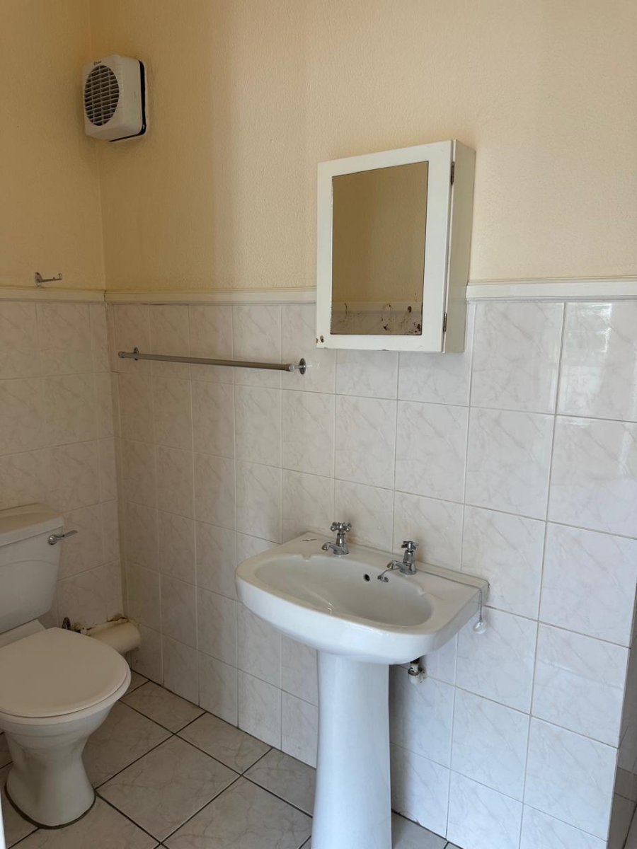 To Let 2 Bedroom Property for Rent in Houghton Estate Gauteng