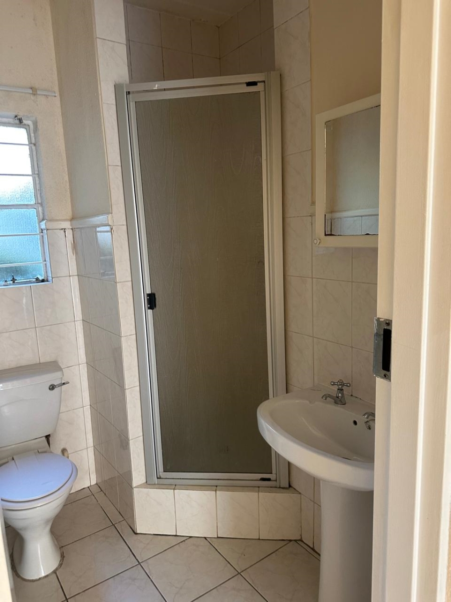 To Let 2 Bedroom Property for Rent in Houghton Estate Gauteng