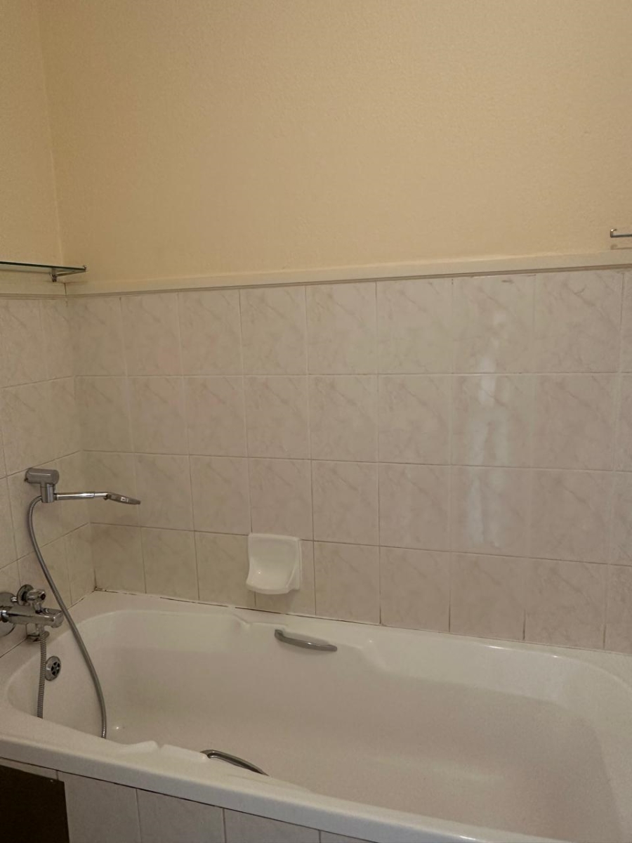 To Let 2 Bedroom Property for Rent in Houghton Estate Gauteng