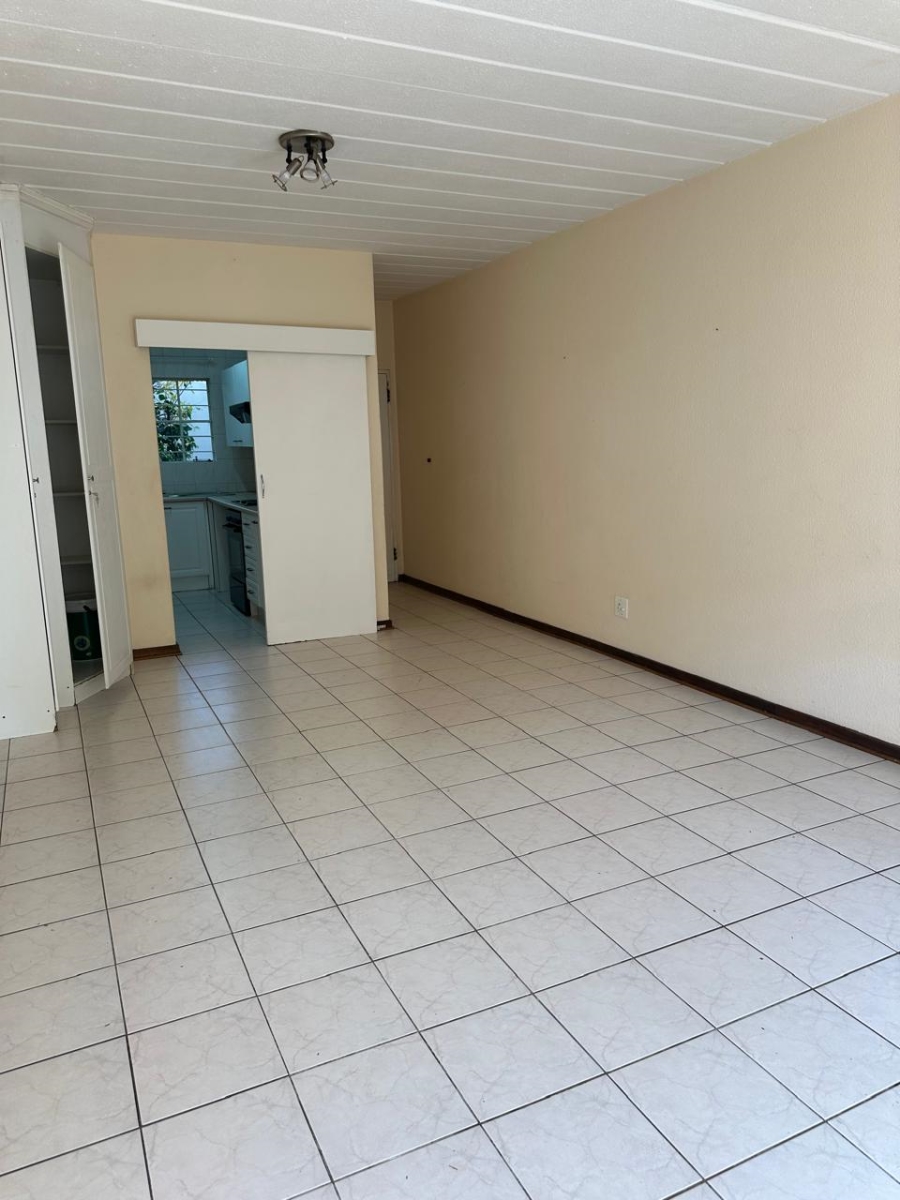 To Let 2 Bedroom Property for Rent in Houghton Estate Gauteng