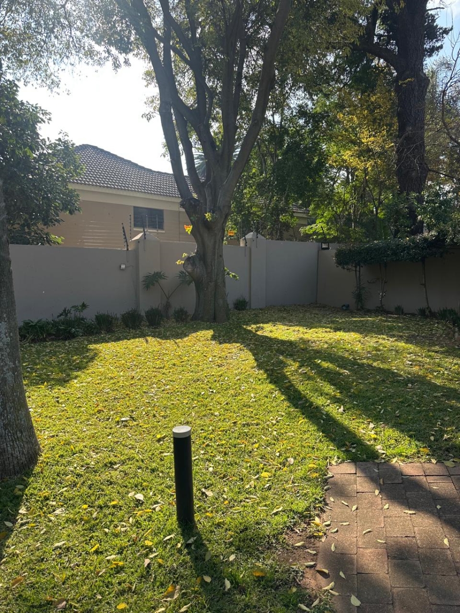 To Let 2 Bedroom Property for Rent in Houghton Estate Gauteng