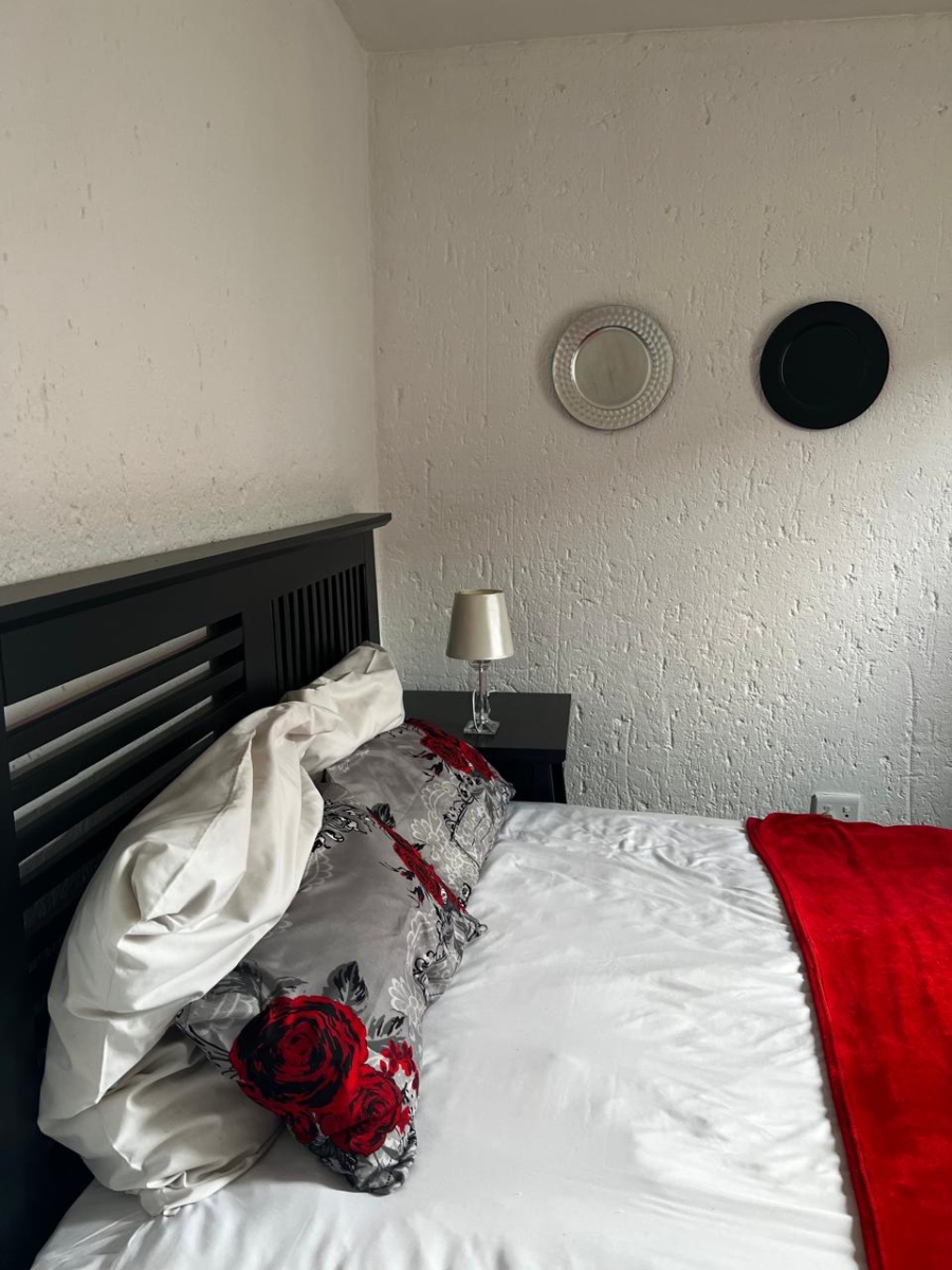 To Let 2 Bedroom Property for Rent in Vorna Valley Gauteng
