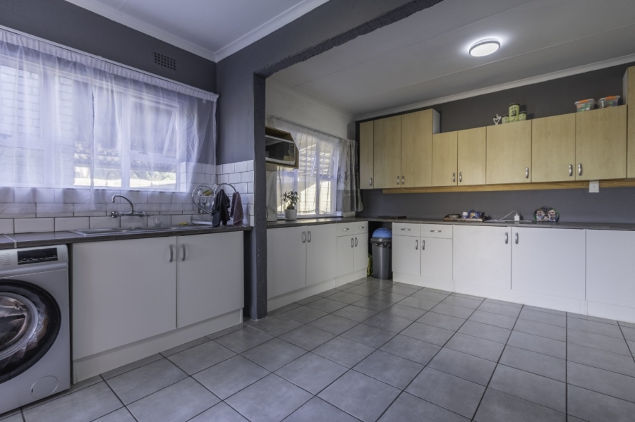 3 Bedroom Property for Sale in Bonaero Park Gauteng