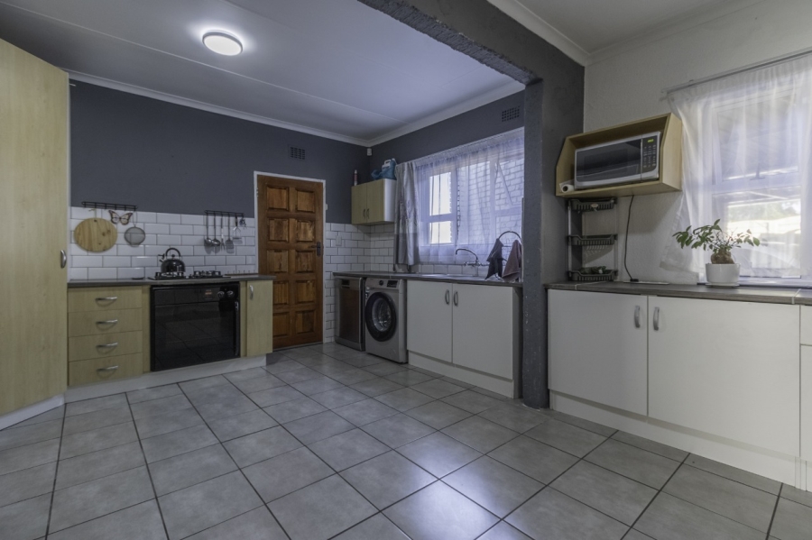 3 Bedroom Property for Sale in Bonaero Park Gauteng