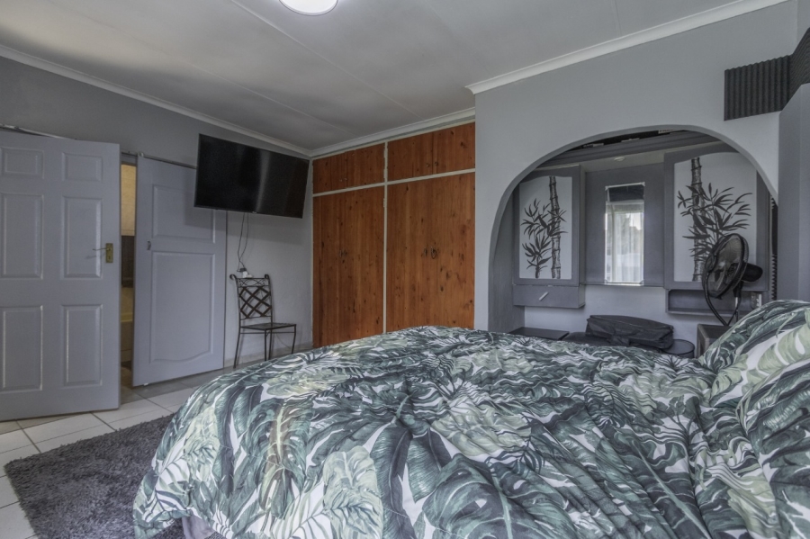3 Bedroom Property for Sale in Bonaero Park Gauteng