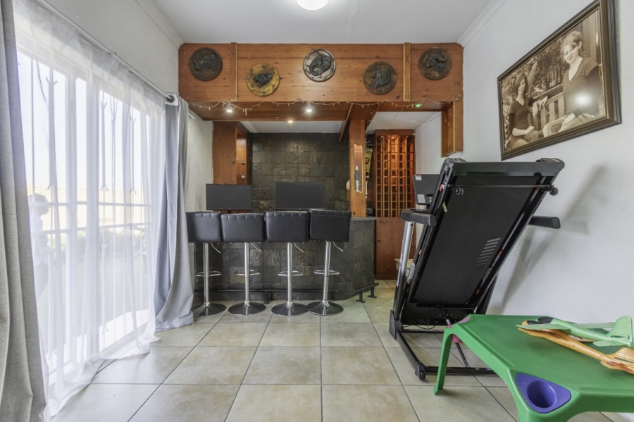 3 Bedroom Property for Sale in Bonaero Park Gauteng