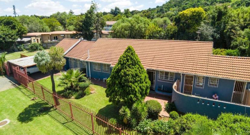 4 Bedroom Property for Sale in Mulbarton Gauteng